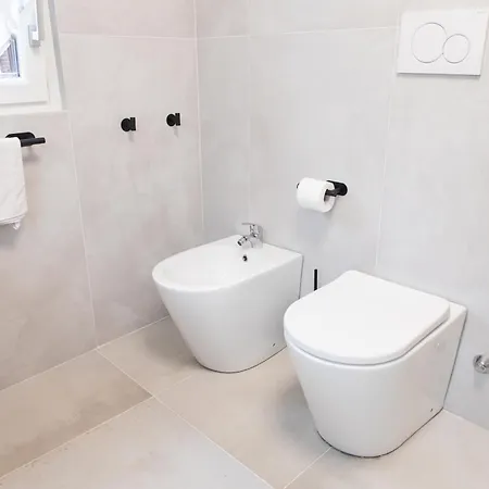Appartement - 3 Min Walk From - New Flat For 6 Guests Abbadia Lariana