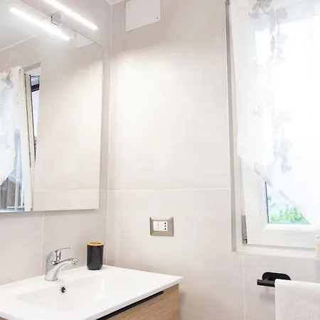 - 3 Min Walk From - New Flat For 6 Guests Appartement Abbadia Lariana