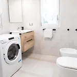- 3 Min Walk From - New Flat For 6 Guests 아파트
